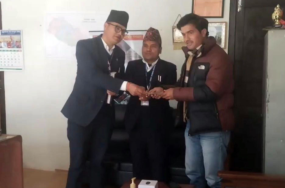 बर्षगाँठको उपलक्ष्यमा आर्थिक सहयोग
