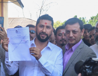 राष्ट्रिय स्वतन्त्र पार्टीका सभापति लामिछानेले चितवन क्षेत्र नम्बर २ बाट उपनिर्वाचनका लागि उम्मेदवारी दर्ता