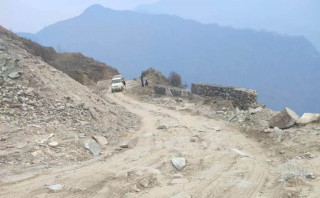 गोरखाको बारपाक र लाप्राक सडक स्तरोन्नति काममा ढिलाइ!!!!!!