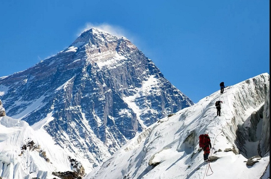 यति धेरै जनाले लिए हिमाल आरोहणका लागि अनुमति ?