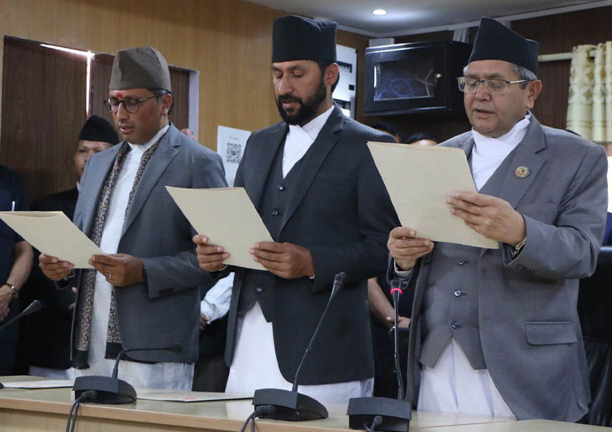 राष्ट्रिय स्वतन्त्र पार्टी का सांसद रवि लामिछाने र डा. स्वर्णिम वाग्लेले पद तथा शपथ लिए!!!!!!