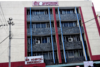 जीर्ण पर्खाल भत्किएर चारजना बिरामी कुरुवा घाइते: वीर अस्पताल