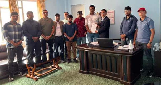 जिल्लामा भाडादर समायोजन  गर्ने वाइसियल नेपाल  गोरखाले बुझायो ज्ञापन पत्र