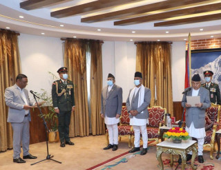 नवनियुक्त जनता समाजवादी पार्टीका  वीरेन्द्रप्रसाद महतोले   वन तथा वातावरण मन्त्रीमा  शपथ लिए