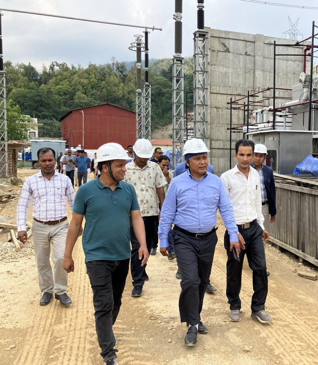 सबस्टेसनको निर्माण प्रगतिका बारेमा जानकारी लिई कुनै प्रगति नदेखिएपछि आक्रोसित बने :प्राधिकरणका कार्यकारी निर्देशक कुलमान घिसिङ