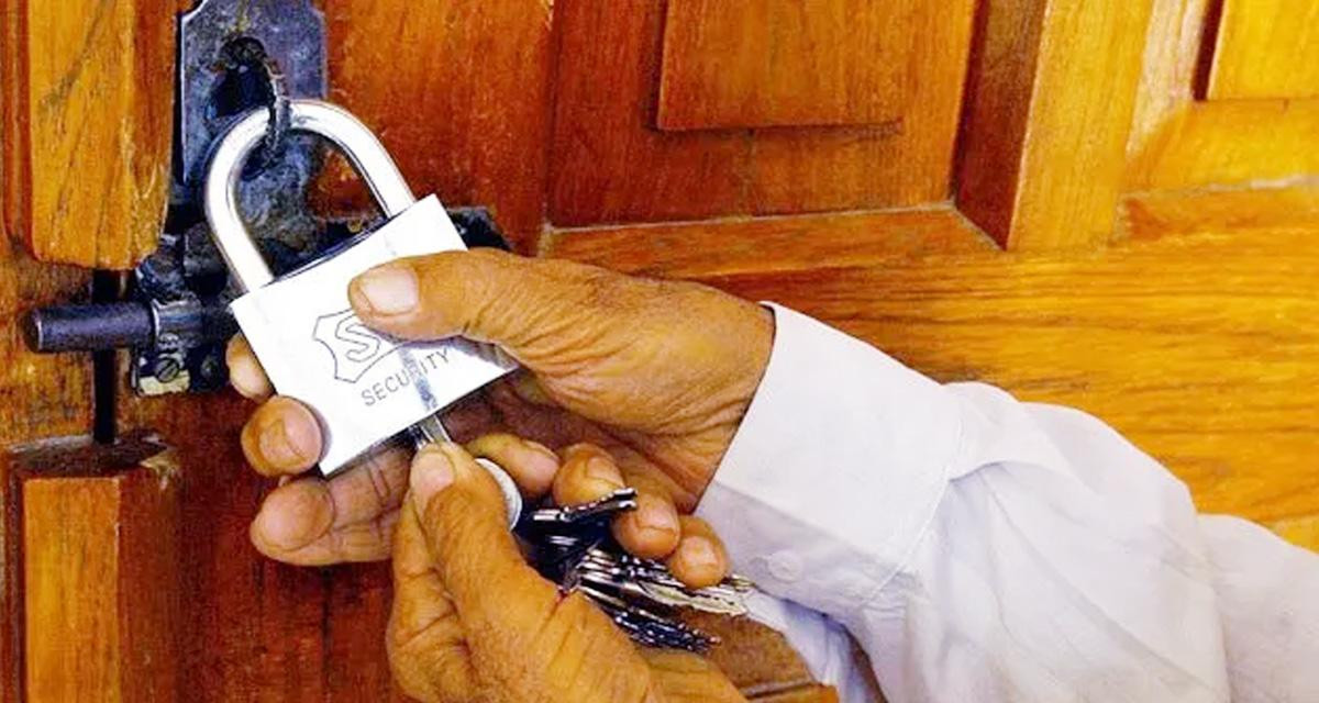 विद्यालयमा पाठ्यपुस्तक नपाएपछि तालाबन्दी