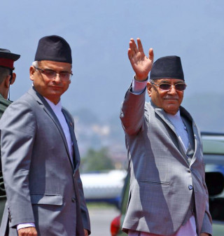 प्रधानमन्त्री पुष्पकमल दाहाल प्रचण्ड चार दिने भ्रमणका लागि भारत प्रस्थान