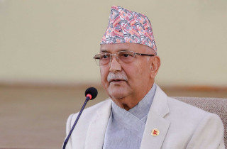 पूर्वप्रधानमन्त्री केपी शर्मा ओली भन्छन  औँठी लगाउने रुचिसमेत नभएको मान्छेलाई जिउभरि सुनैसुन !