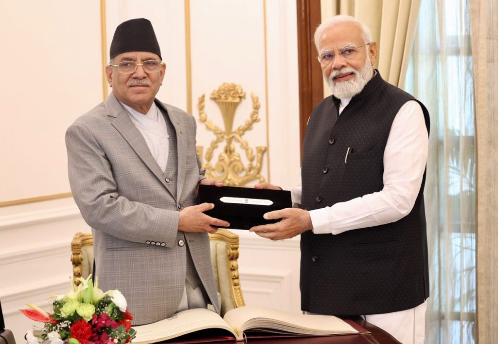 प्रधानमन्त्री पुष्पकमल दाहाल प्रचण्डले नेपाल भारतबीच सात सम्झौतामा हस्ताक्षर