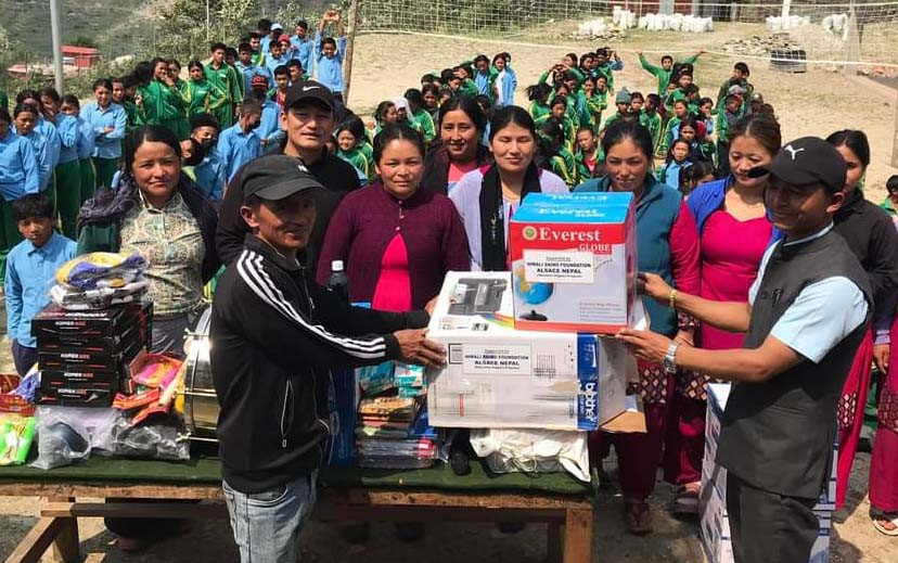 धार्चेमा तीन  विद्यालयलाई फर्निचर लगायतका सामाग्री सहयोग प्रदान