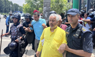 नक्कली शरणार्थी प्रकरणमा संलग्नलाई कारबाहीको माग गर्ने अधिकारकर्मीहरु पक्राउ