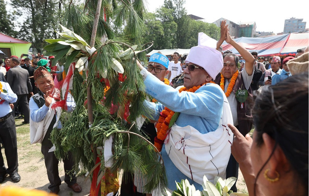 प्रधानमन्त्री प्रचण्डले देश र जातिलाई फुटाएर राष्ट्रको हित हुँदैन