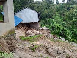 गोरखामा भारी बर्षा हुदा  दुई घर पहिरोको जोखिममा