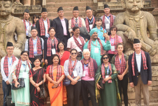 काठमाडौँ महानगरपालिकाको  प्रमुख ,उपप्रमुख ,प्रमुख प्रशासकीयले   विदेशी पाहुनालाई इन्द्रजात्रा स्वागत गरे