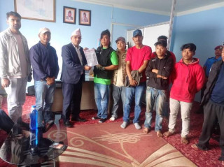 गोरखाका प्रमुख जिल्ला अधिकारीलाई युवा संगठनले भ्रष्टाचार बिरुद्धको ६ बुदेँ माग गर्दै  समस्या समाधान पत्र बुझाए