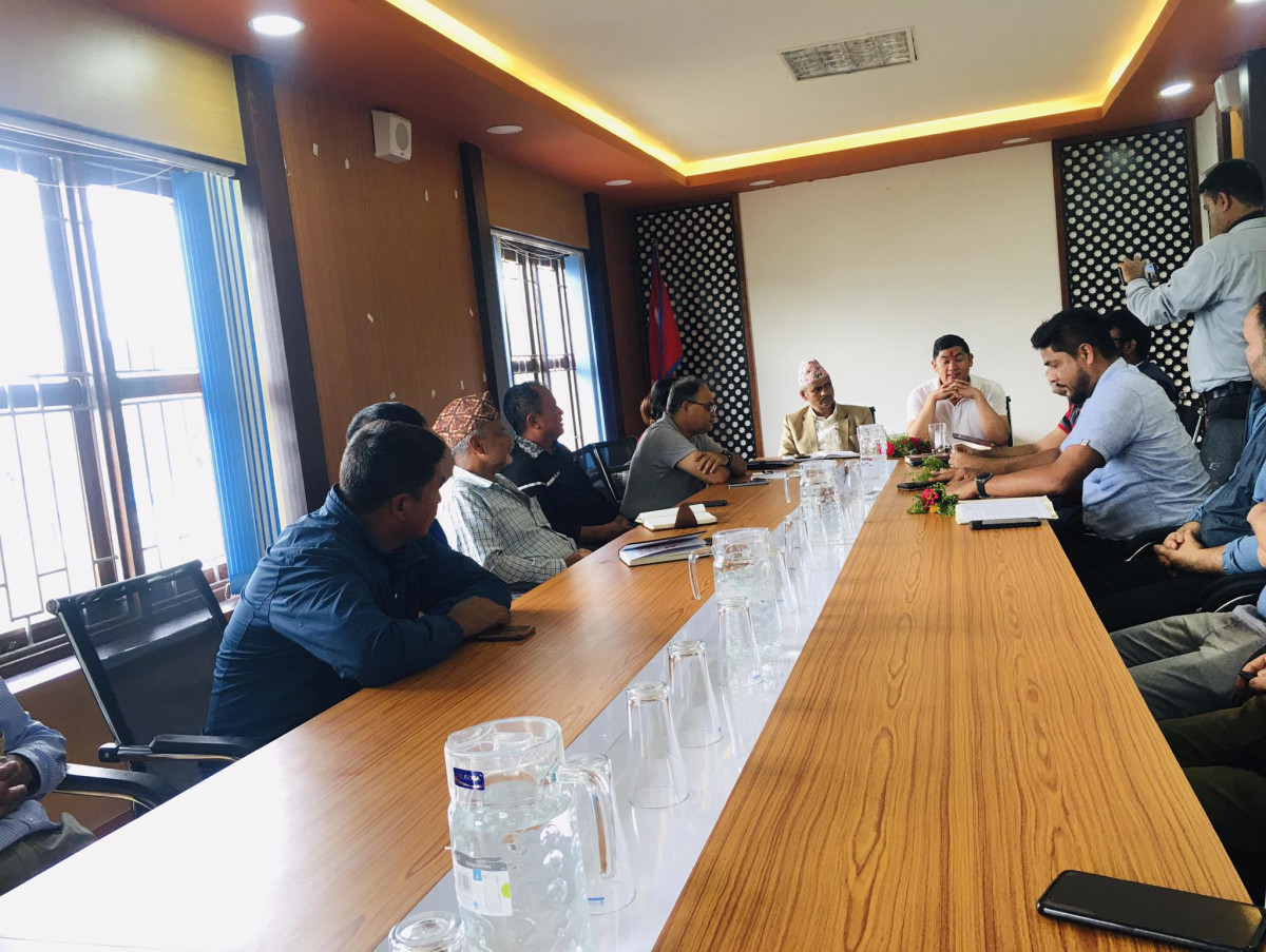 बारपाक सुलिकोट गाउँपालिकाको केन्द्र जोड्ने मुख्यसडकको मन्त्री जुग्जालीले आज अवलोकन  गर्दै ,  घ्याम्पेसाल–ताकुकोट सडकखण्डको काम छिटो निर्माण सम्पन्न गर्न निर्देशन