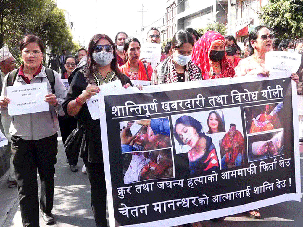 सरकारबाट कैद माफी पाएका रिगल भनिने योगराज ढकाललाई पुनःथुनामा राख्न माग प्रदर्शन गर्दै  उत्रिए