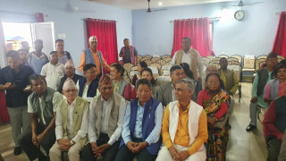 नेपाली कांग्रेसका केदार कार्कीलाई समर्थन गरेका प्रदेश सांसदहरु प्रदेश प्रमुखको कार्यालय पुगे एमाले र कांग्रेसका ४७ सांसद