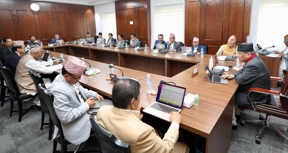 भूकम्पपछि मन्त्रिपरिषद्को आकस्मिक बैठक सिंहदरबार  चल्दैँ