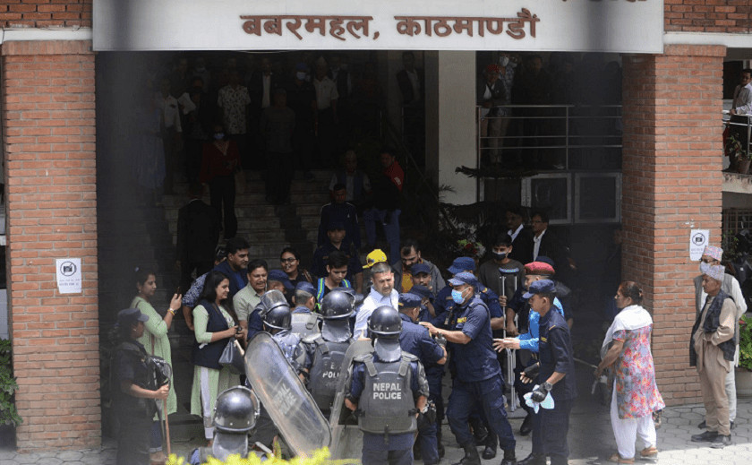 त्रिभुवन विश्वविद्यालयका उपप्राध्यापक प्रेम चलाउनेमाथि आक्रमण गर्ने ६ जना प्रकाउ