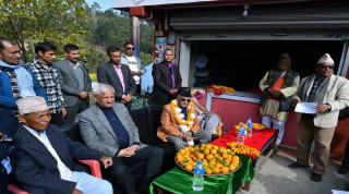 नेकपा एमाले  अध्यक्ष  ओलीले बैतडीको झुलाघाटबाट मध्यपहाडी लोक मार्ग पदयात्राको उद्घाटन