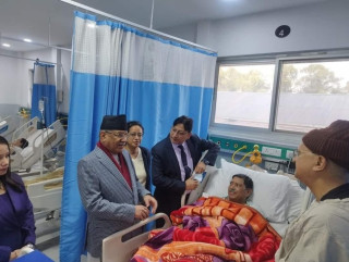 गृहमन्त्री  श्रेष्ठको  स्वास्थ्य अवस्था बुझन प्रधानमन्त्री  दाहाल पुगे  शहीद गंगालाल अस्पताल
