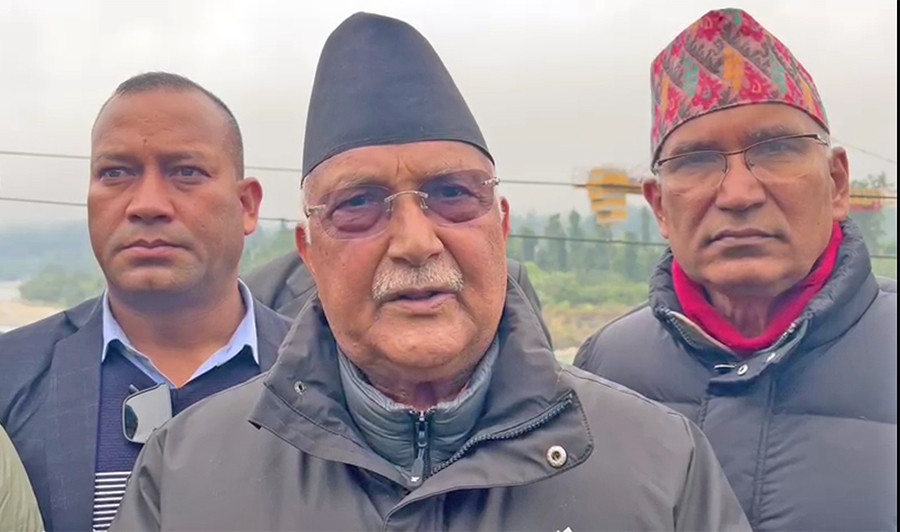 एमालेको मध्यपहाडी संकल्पयात्राको अन्तिम दिन  नेताहरु हेलिकप्टर  लिएर पुगे