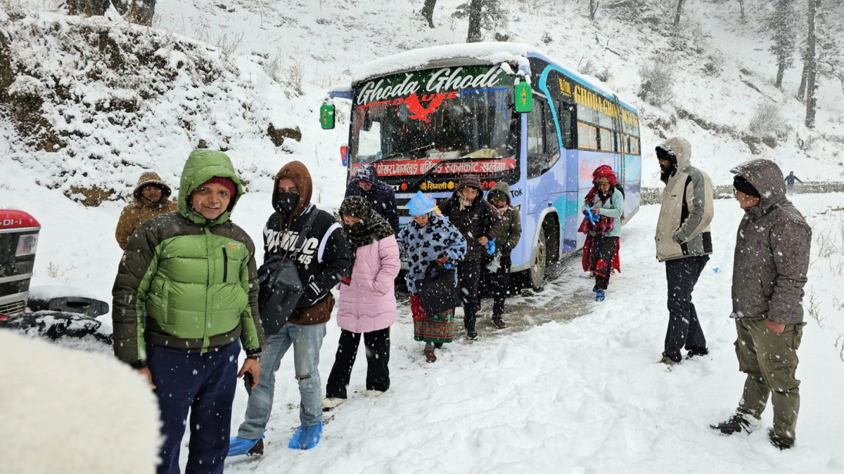 रुकुम पूर्वसित जोडिएको मध्यपहाडी लोकमार्ग अवरुद्ध