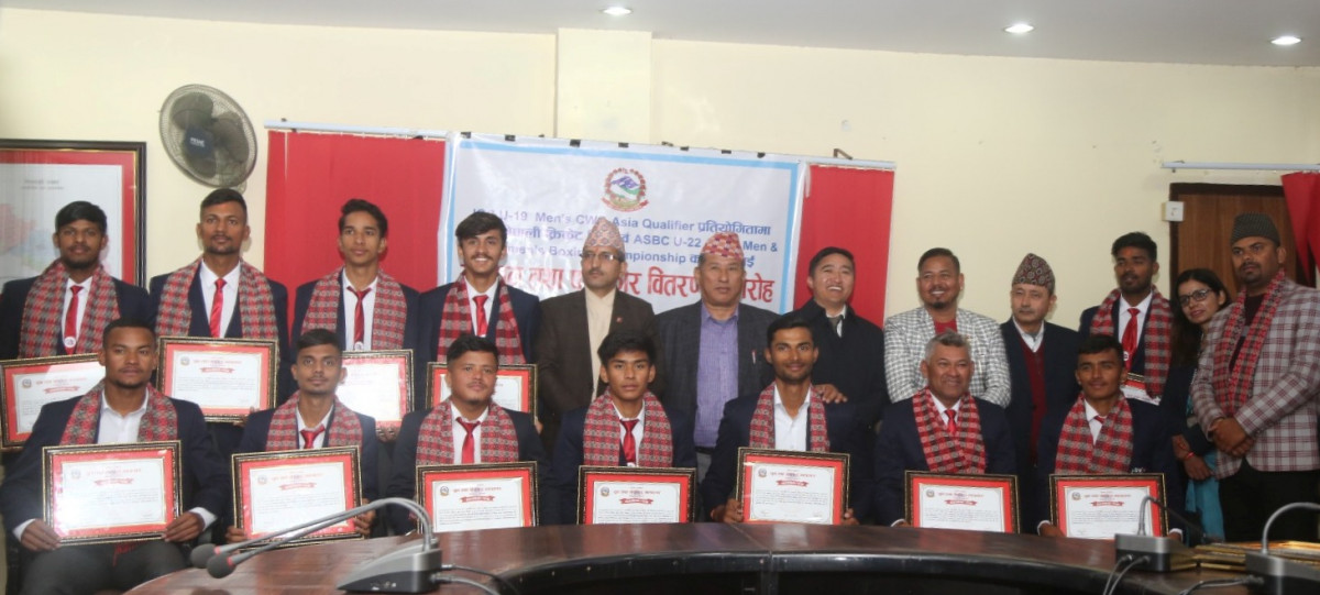 बक्सिङ र क्रिकेट खेलाडी पुरस्कृत