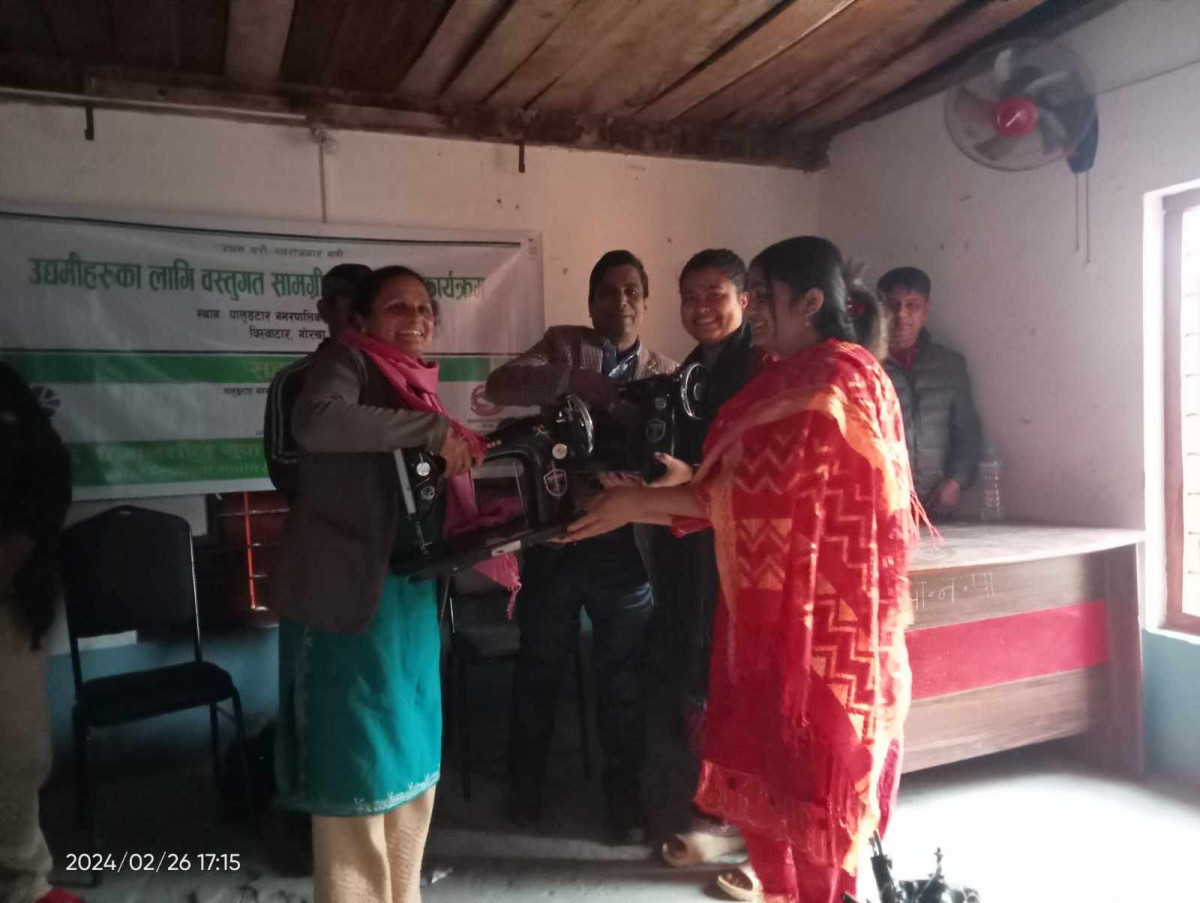 पालुङटार नगरपालिका च्याङलीमा  महिलाहरुलाई मेसिनरी सामग्री  हस्तान्तरण