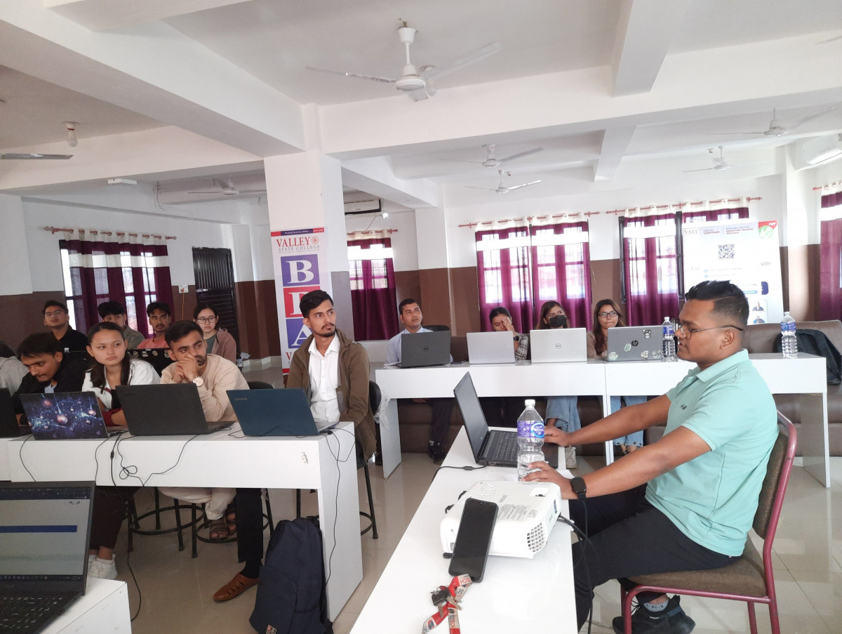 अवसर एकेडेमीले वेबसाइट बनाउन सिक्न चाहनेहरुको लागि एक महिने अनलाइन तालिम संचालन गर्दै