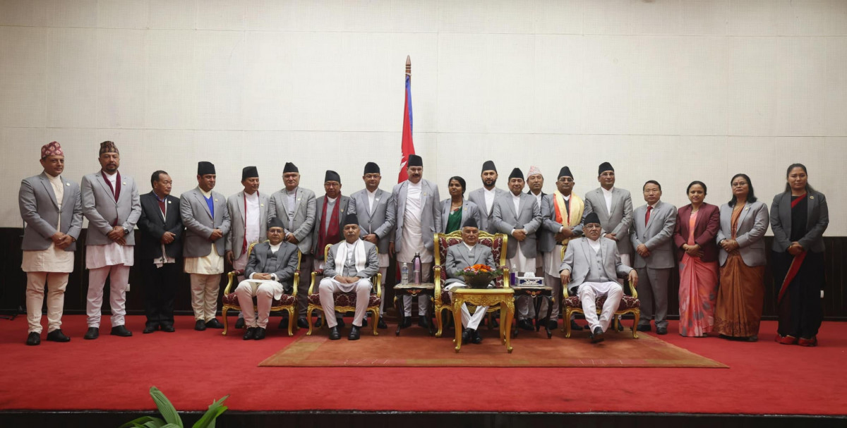 नयाँ सरकारका  मन्त्रीहरूले लिए गोपनीयताको शपथ ,कुन दलको मन्त्रीलाइ कुन मन्त्रालयको कार्यभार
