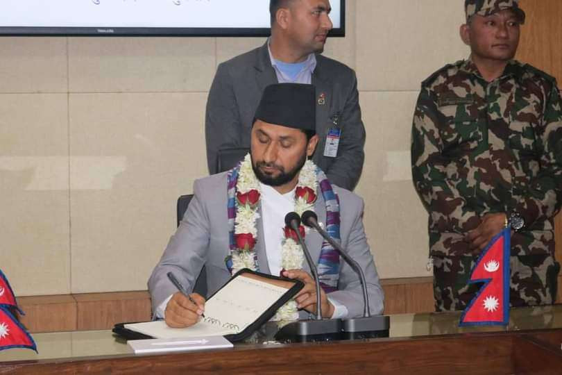 सरकारी जग्गा हडप्नेलाई कारबाही गर्न  निर्देशन  :  गृहमन्त्री लामिछाने