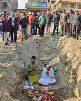  पोखराको पृथ्वीचोकमा साढे ७ करोड लागतमा  पोखरा घर निर्माण हुने,महानगरपालिका मेयर आचार्यद्वारा शिलान्यास 