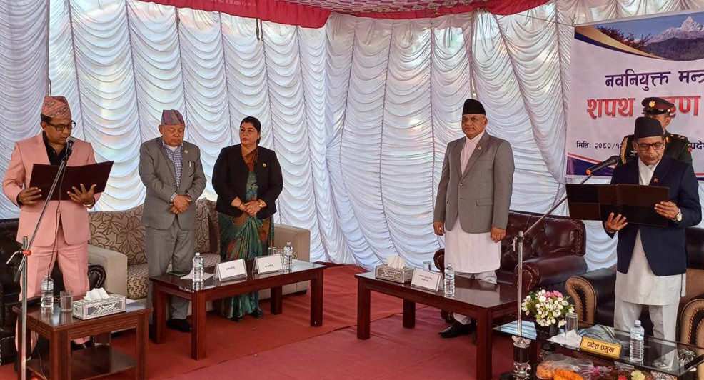 दीपक मनाङेले प्रदेशको भौतिक पूर्वाधार तथा यातायातमन्त्रीपदमा शपथ लिए