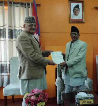 प्रदेशका मुख्यमन्त्रीले बुझाए राजीनामा  पत्र