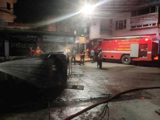 भरतपुरमा गुडिरहेको अटोमा अचानक आगलागी 