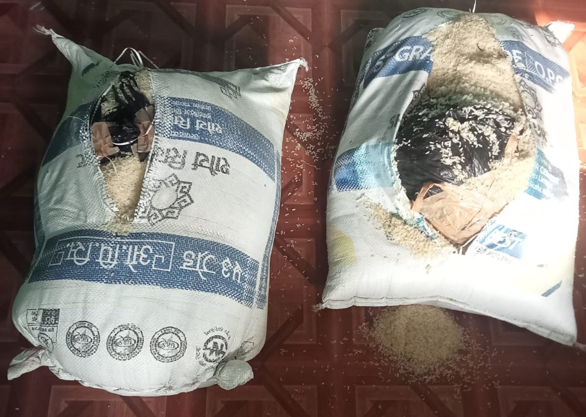 चामलको बोराभित्र लुकाएर ल्याएको  लागुऔषधसहित दुई जना पक्राउ