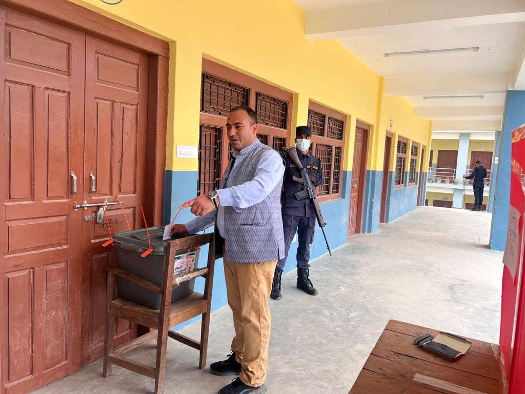 उपनिर्वाचन अन्तर्गत बझाङमा  मतदान सुरु भयो