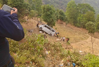 काभ्रेको धुलिखेलमा  विद्युतीय माइक्रो दुर्घटना ६ जना घाइते