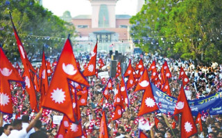आज देशभर १७ औँ गणतन्त्र दिवसो दिन तिनै तहमा विभिन्न कार्यक्रम गरि मनाइदैँ 
