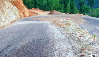 मध्यपहाडी लोकमार्गको बागलुङ–घोडाबाँधे सडक यसवर्ष पनि कालोपत्र  भएनन