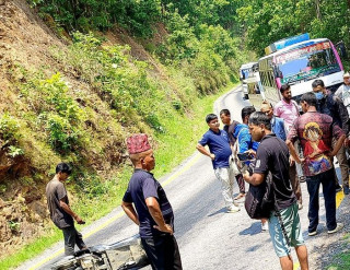  गोरखामा बोलेरो जीप र स्कुटर एकआपसमा ठक्किदाँ दुई जना गम्भिर घाईते 