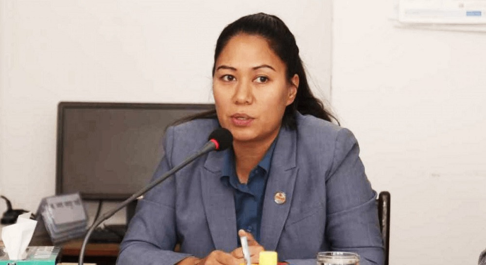 ८२५ जना शिक्षकहरूले राजनीतिक दलको सदस्यता त्याग गरे  : शिक्षामन्त्री श्रेष्ठ