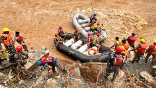  सिमलतालमा शुक्रबार बेपत्ता भएका दुई बसमा रहेका ६२ जना मध्ये नवलपुरमा नौ वटा शव भेटियो