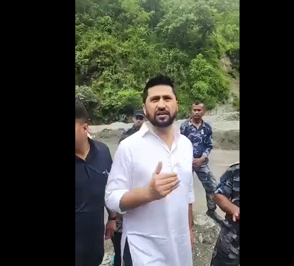 रास्वपाका सभापति लामिछाने सिमलतालमा बस दुर्घटना भएको ५ दिन पछि दुर्घटनास्थल पुगे