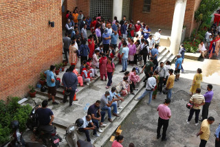 जहाज दुर्घटनामा ज्यान गुमाएका व्यक्तिका आफन्तले क्षतिपूर्तिको टुंगो नलागेसम्म शव नबुझ्ने