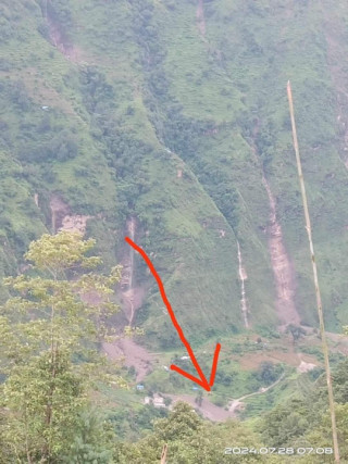 उत्तरी धार्चेको रेसेफाँटमा बाढी र पहिरोमा परि ५ जना बेपत्त, २ जना घाइतेको हेलिकप्टरमार्फत उद्वार गरि काठमाडौँ ल्याइयो