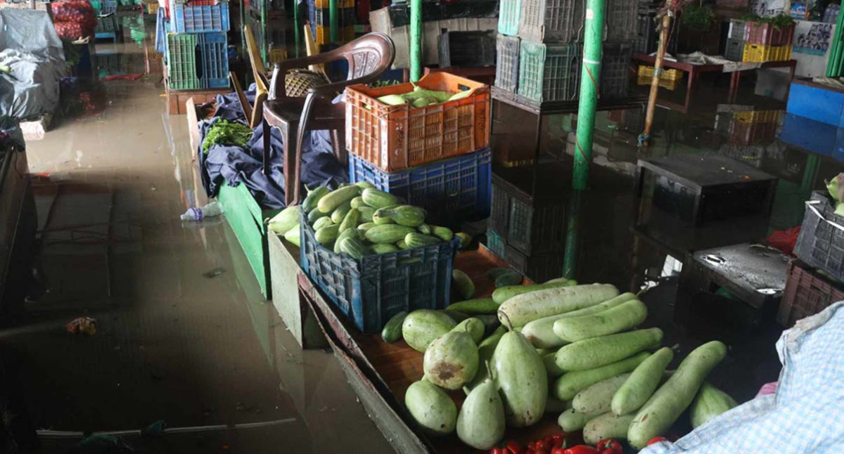 गएराती परेको बर्षाले बल्खु बजार डुब्नमा