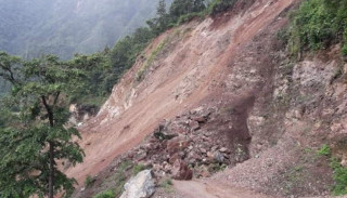 अबिरल बर्षाका कारण कालीगण्डकी करिडोरका मुख्य सडक अवरुद्व 